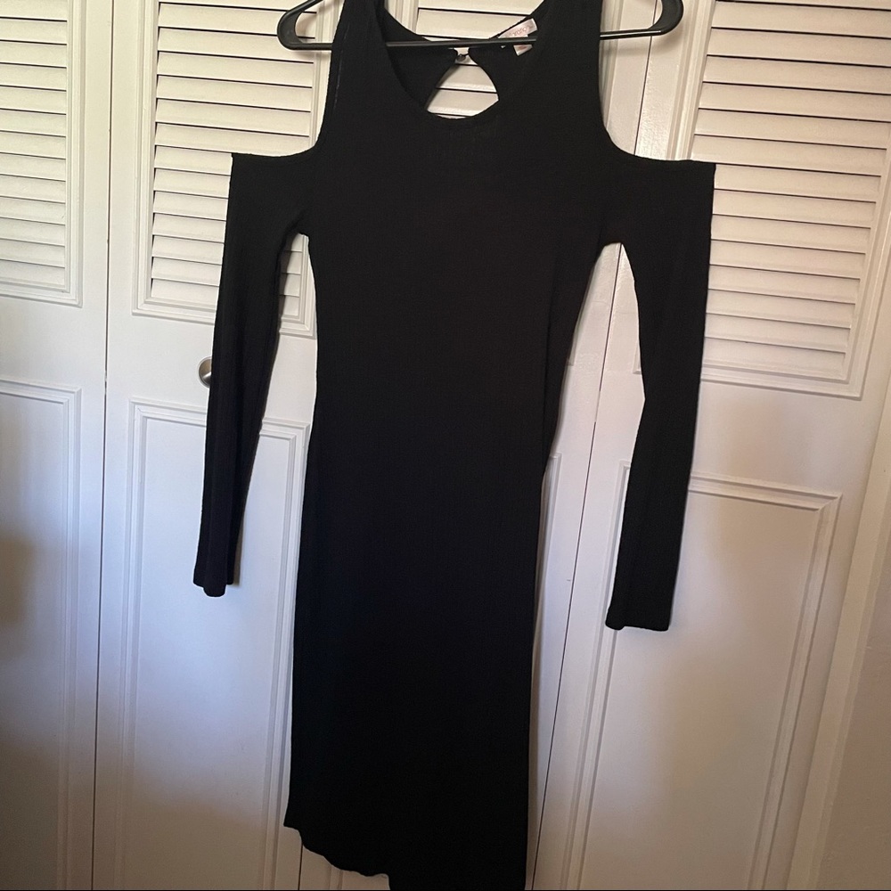 XS Little black dress w/ Shoulder cut outs.